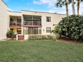 5058 Marsh Field Rd, Unit 8 in Sarasota, FL - Building Photo - Building Photo