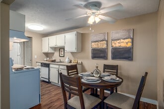 Kerrybrook Apartments in Austintown, OH - Building Photo - Interior Photo