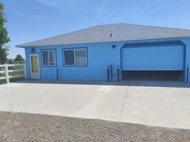 1034 SE Hamilton Rd in Mountain Home, ID - Building Photo