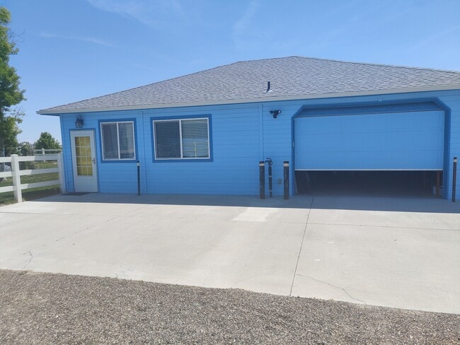 property at 1034 SE Hamilton Rd