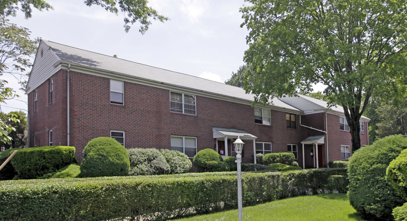 Teaneck Garden Apartments in Teaneck, NJ - Building Photo