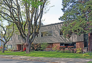 1695 W 10th Ave in Vancouver, BC - Building Photo - Building Photo