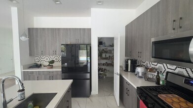 4980 Whispering Way in Davie, FL - Building Photo - Building Photo