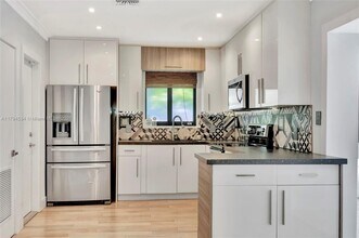 2415 SW 21st Ter in Miami, FL - Building Photo - Building Photo