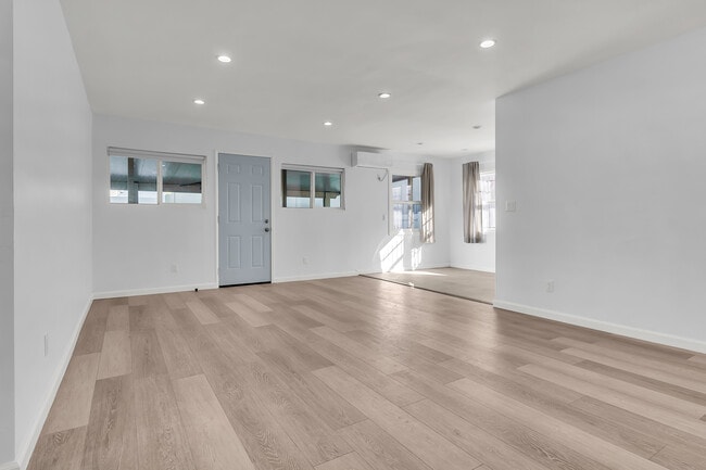 1155 Exposition Blvd in Los Angeles, CA - Building Photo - Building Photo