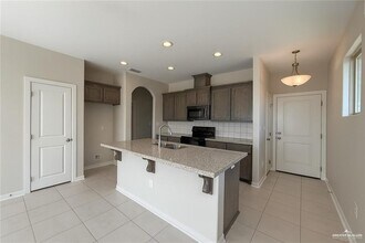 16 S Templo Dorado in Mission, TX - Building Photo - Building Photo