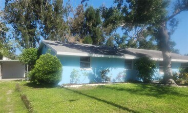 4136 S Lockwood Ridge Rd in Sarasota, FL - Building Photo - Building Photo