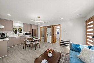 5595 Heil Ave in Huntington Beach, CA - Building Photo - Building Photo