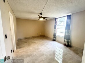 8301 Sands Point Blvd in Tamarac, FL - Building Photo - Building Photo