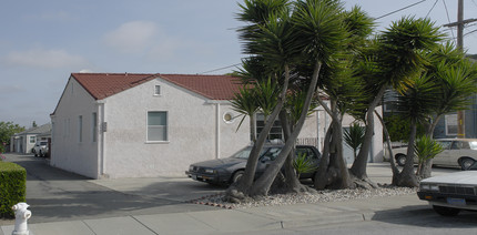 360-374 Cherry Way in Hayward, CA - Building Photo - Building Photo