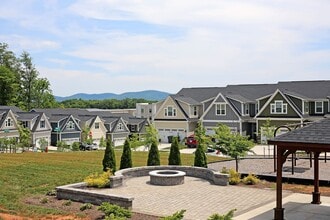 916 Marsac St in Charlottesville, VA - Foto de edificio - Building Photo