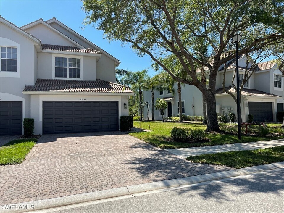 15633 Marcello Cir in Naples, FL - Building Photo