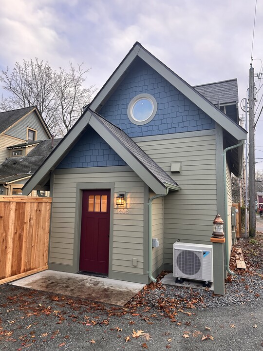 1408 Monroe St in Bellingham, WA - Foto de edificio