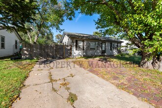 2210 W Crawford St in Wichita, KS - Building Photo - Building Photo
