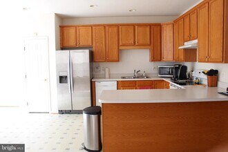 7337 Oldham Leeds Way in Springfield, VA - Building Photo - Building Photo