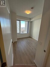 25-2025 Holly St in Toronto, ON - Building Photo - Building Photo