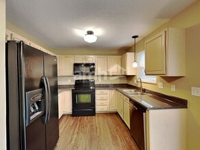 2058 River Birch Dr in Amelia, OH - Building Photo - Building Photo