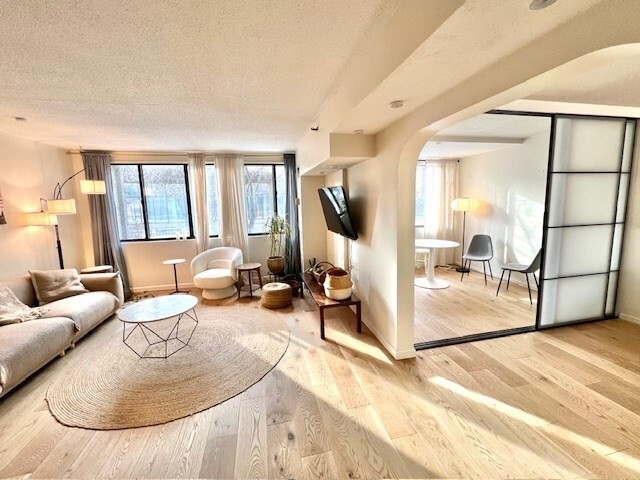 1730 Beacon St, Unit 4 in Brookline, MA - Building Photo - Building Photo