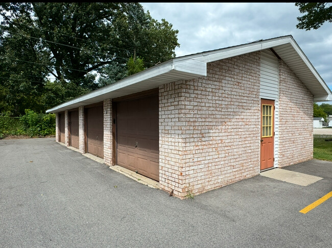 5951 Cemetery Rd, Unit 1 in Whitehouse, OH - Building Photo - Building Photo