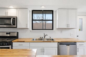 1945 W Beckert Ave in Pittsburgh, PA - Building Photo - Building Photo