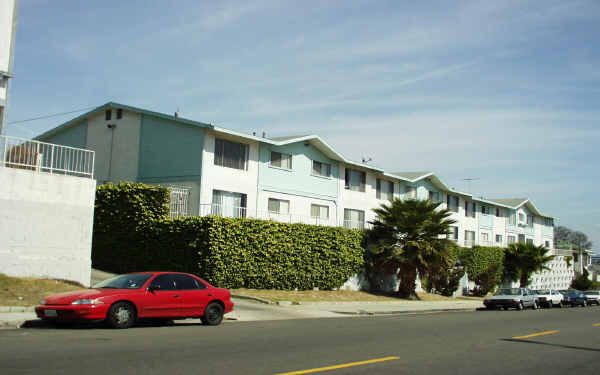 328 W 1st St in San Pedro, CA - Building Photo - Building Photo