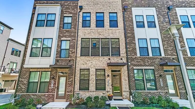 2820 Arts Vista Blvd in Hillcrest Heights, MD - Building Photo