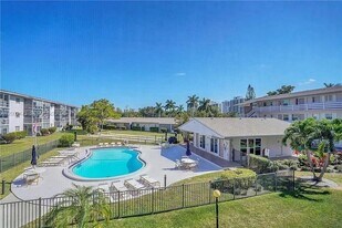 700 Layne Blvd in Hallandale Beach, FL - Building Photo