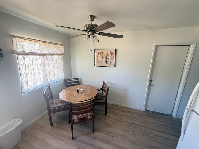 2524 Erskine Creek Rd, Unit B in Lake Isabella, CA - Building Photo - Building Photo