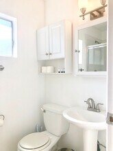 35 Dudley Ave, Unit 35 in Los Angeles, CA - Building Photo - Building Photo