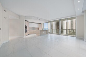 3100 N Ocean Dr, Unit H-1008 in Riviera Beach, FL - Building Photo - Building Photo