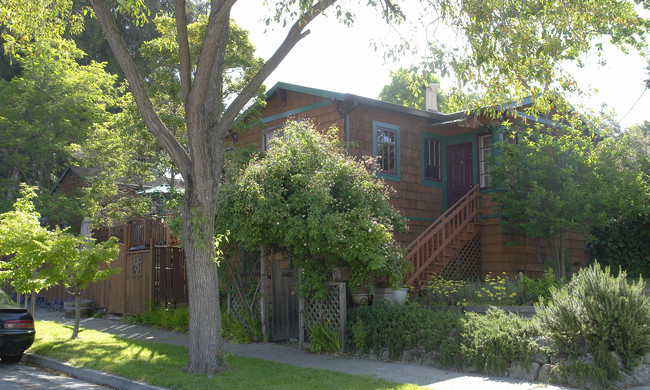 6000 Outlook Ave in Oakland, CA - Foto de edificio - Building Photo