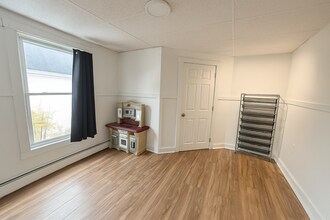 66 School St in Bristol, NH - Building Photo - Building Photo