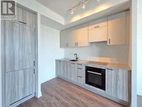 1 Quarrington Lane in North York, ON - Building Photo - Building Photo