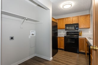 Millstone Lakes Apartments in Columbus, OH - Building Photo - Interior Photo