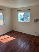 5722 Lindhurst Ave in Linda, CA - Foto de edificio - Building Photo