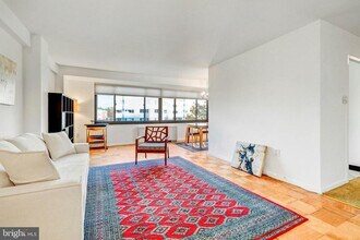 5410 Connecticut Ave NW in Washington, DC - Building Photo - Building Photo