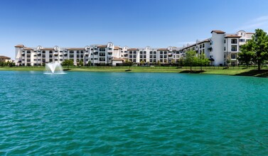 62+ Active Adult Living - Arista Riverstone in Sugar Land, TX - Foto de edificio - Building Photo