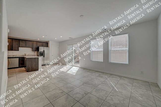 374 Yellow Finch Ln in Henderson, NV - Building Photo - Building Photo