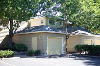 Kentfield Apartments in Eugene, OR - Foto de edificio - Building Photo