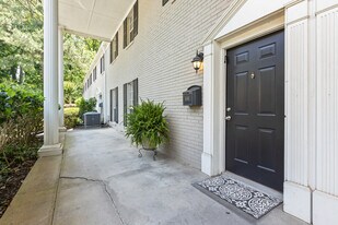 3691 Essex Ave in Atlanta, GA - Building Photo