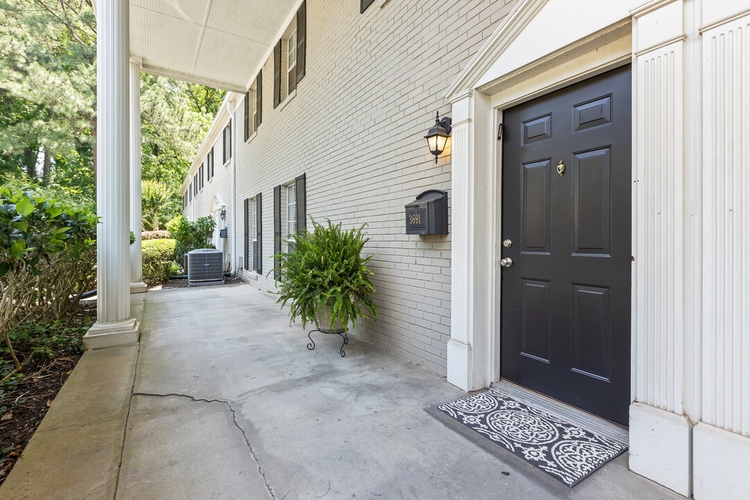 3691 Essex Ave in Atlanta, GA - Building Photo