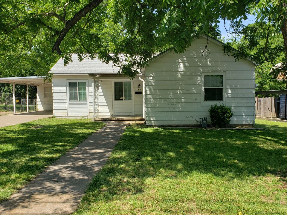 732 E 13th Ave in Belton, TX - Building Photo