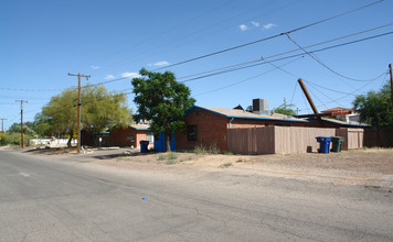 1050-1088 E Navajo Rd in Tucson, AZ - Building Photo - Building Photo