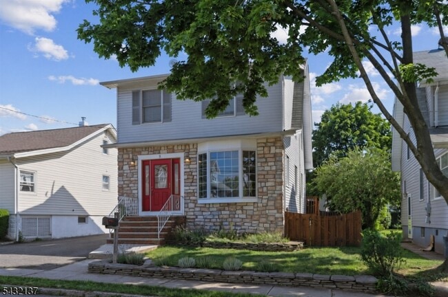 property at 8 Garden Pl