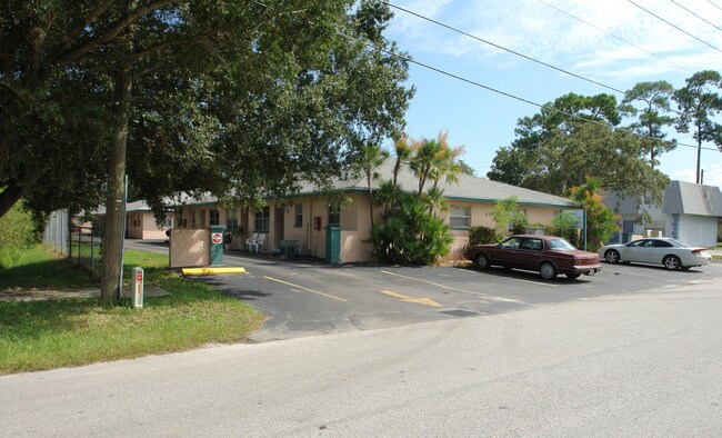 Park 15 in Pinellas Park, FL - Building Photo - Building Photo