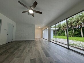 116 Myakka Dr in Venice, FL - Building Photo - Building Photo