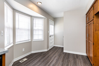 Roosevelt Apartments in Independence, MO - Building Photo - Interior Photo