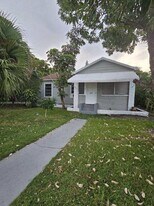 1217 N D St in Lake Worth Beach, FL - Building Photo