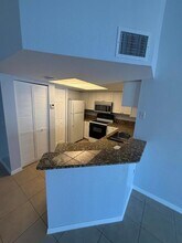 1700 Crestwood Ct S in Royal Palm Beach, FL - Foto de edificio - Building Photo