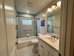 5255 Halifax Dr in San Jose, CA - Foto de edificio - Building Photo